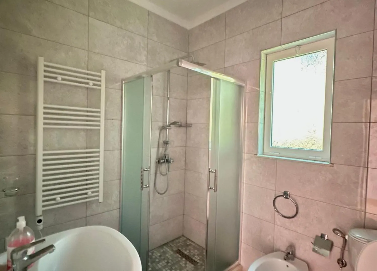 Tirana Residence 0*,  알바니아